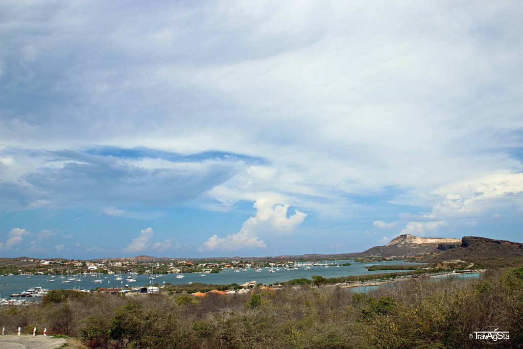 Caracas Bay, Curaçao