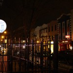 Straße in Williamsburg bei Nacht