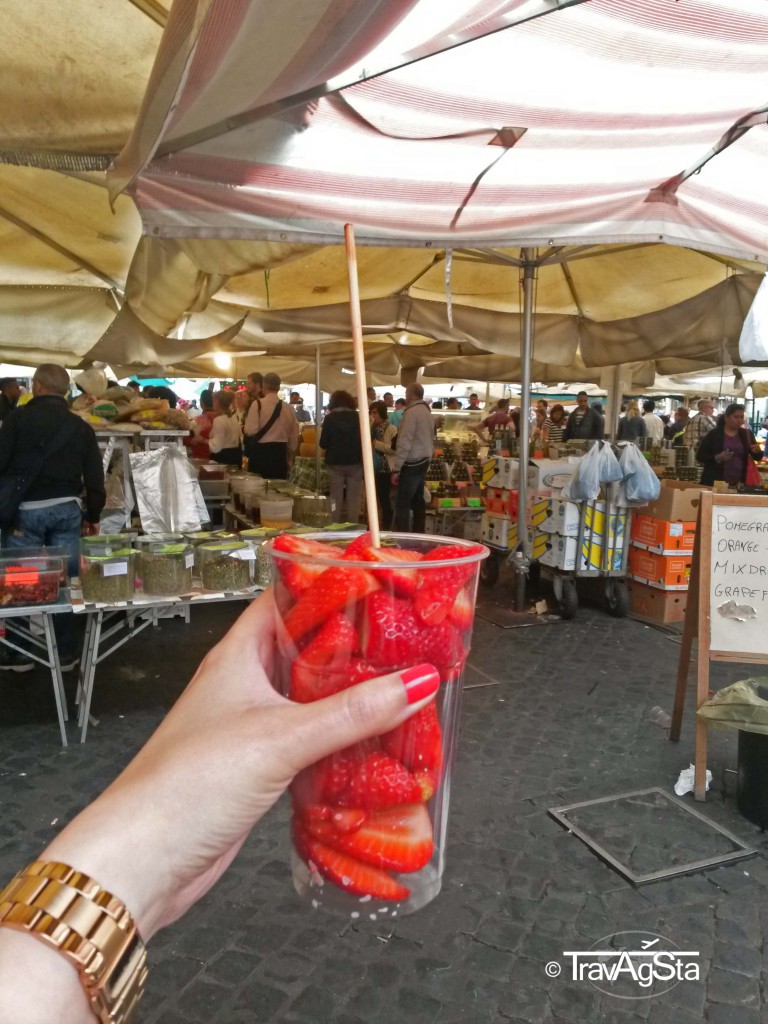 Strawberries, Campo dei Fiori, Rome, Italy